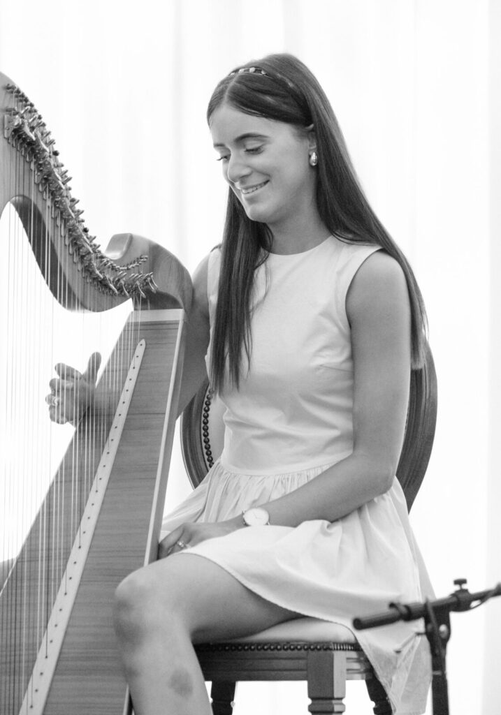 Sipohie Daly with harp